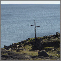 Крест на месте гибели П. Тессема